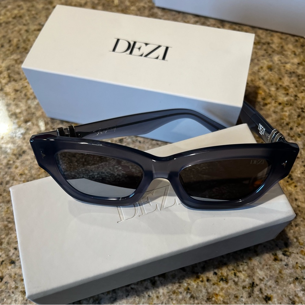 Dezi Stacked in Steel